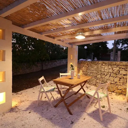 Trulli Di Zia Tata Guest House Locorotondo Exterior photo